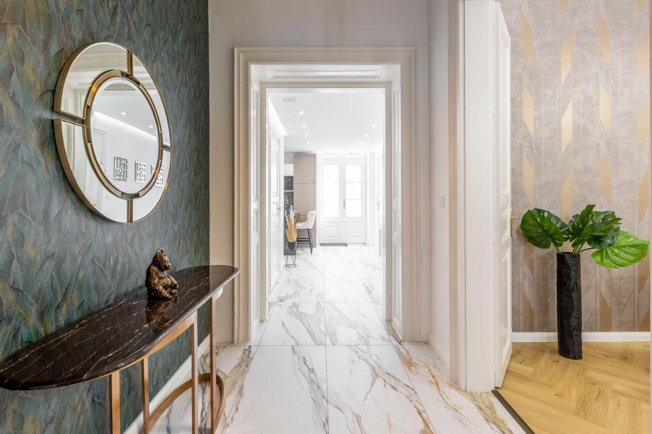 Luxurious Bajcsy Residence Next To The Basilica Budapest Bagian luar foto